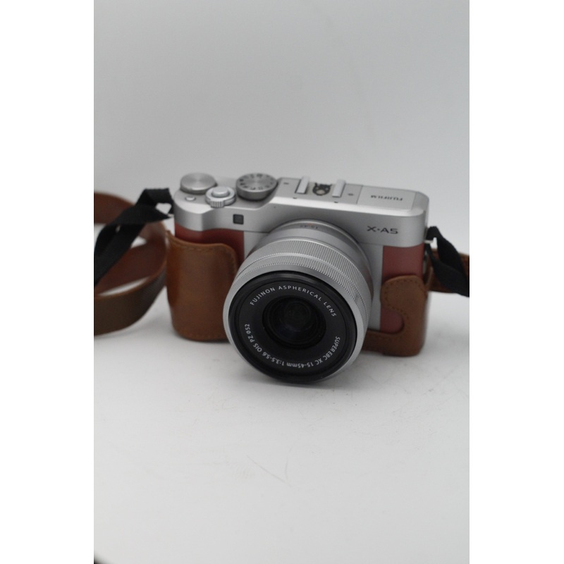 Used Fujifilm XA-5 with Fujifilmnon f/3.5 15-45mm Lens and Leather Case - Used Very Good