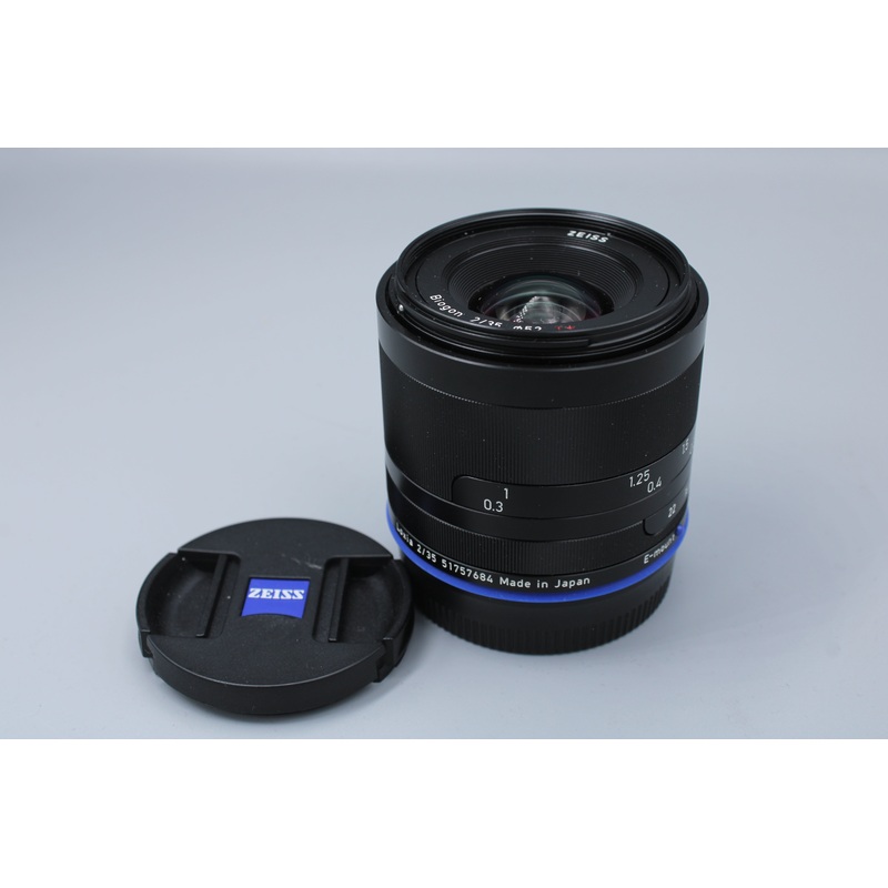 Used Zeiss Loxia 35mm f/2.0 T* Biogon Lens | Sony E-Mount Used Very Good