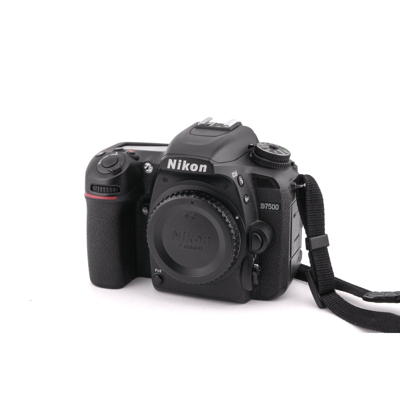 Nikon D7500