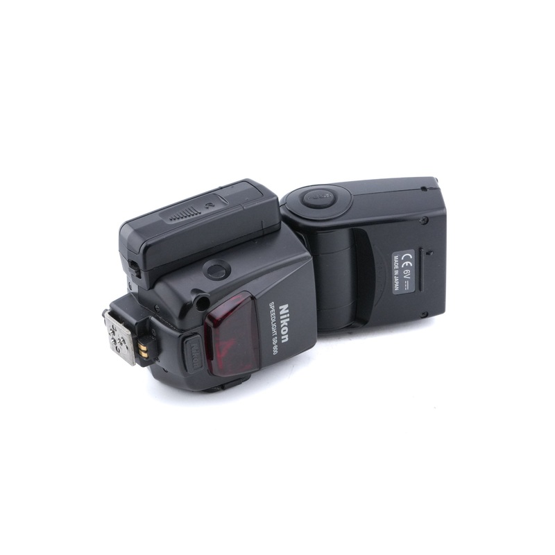 Nikon SB-800 Speedlight + SD-800 Quick Recycling Battery Pack